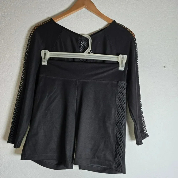 2 Pieces Outfit Victorias Secret VS Sport Black Crop Top Shorts Size M 170/96A - Picture 3 of 16